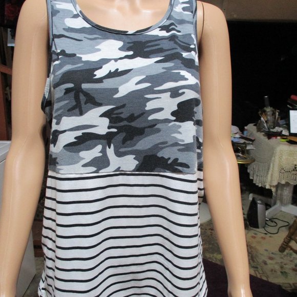 Women's Tank Top / Size 0XL / Grey Cammo and Stripes at Bottom - Picture 2 of 8